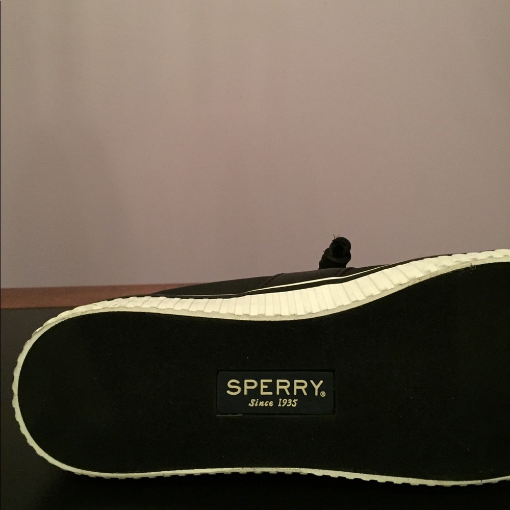 NWOB Sperry Top-Sider High Top sneakers - Picture 3 of 8